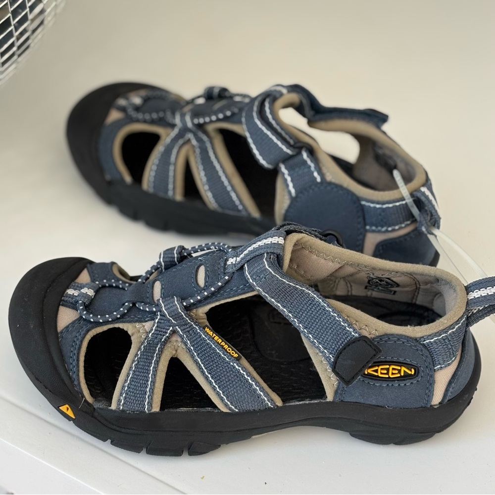 NEW Keen Kids' Navy sandal Sz 1